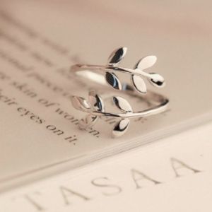 LEAF wrap midi ring